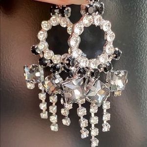 POSHER CHEAP😋 NWOT LULU FROST BLUE/GREY AND CLEAR STONE EARRINGS